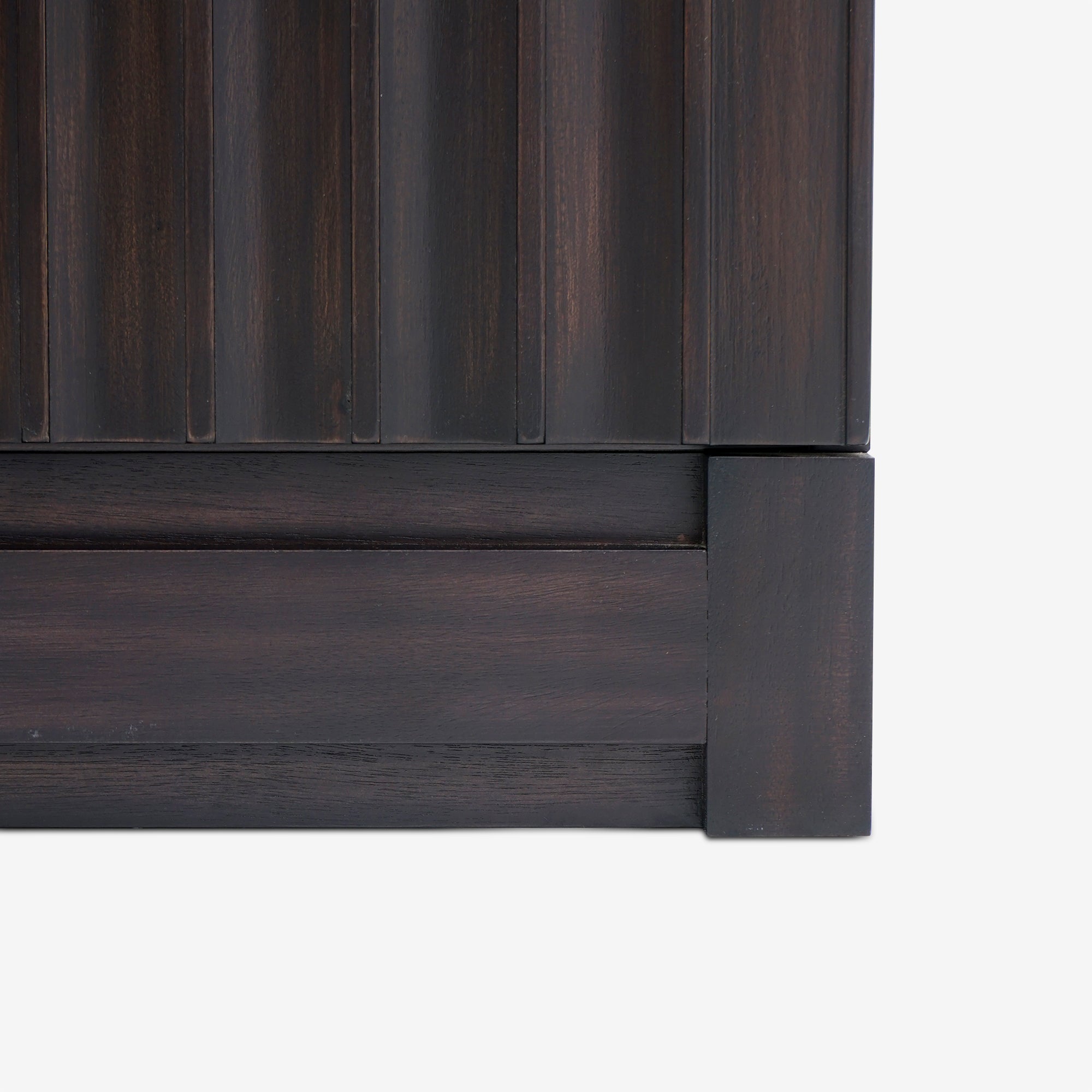 Detail Leg Black Mira 31.5 Scalloped Modular Cabinet