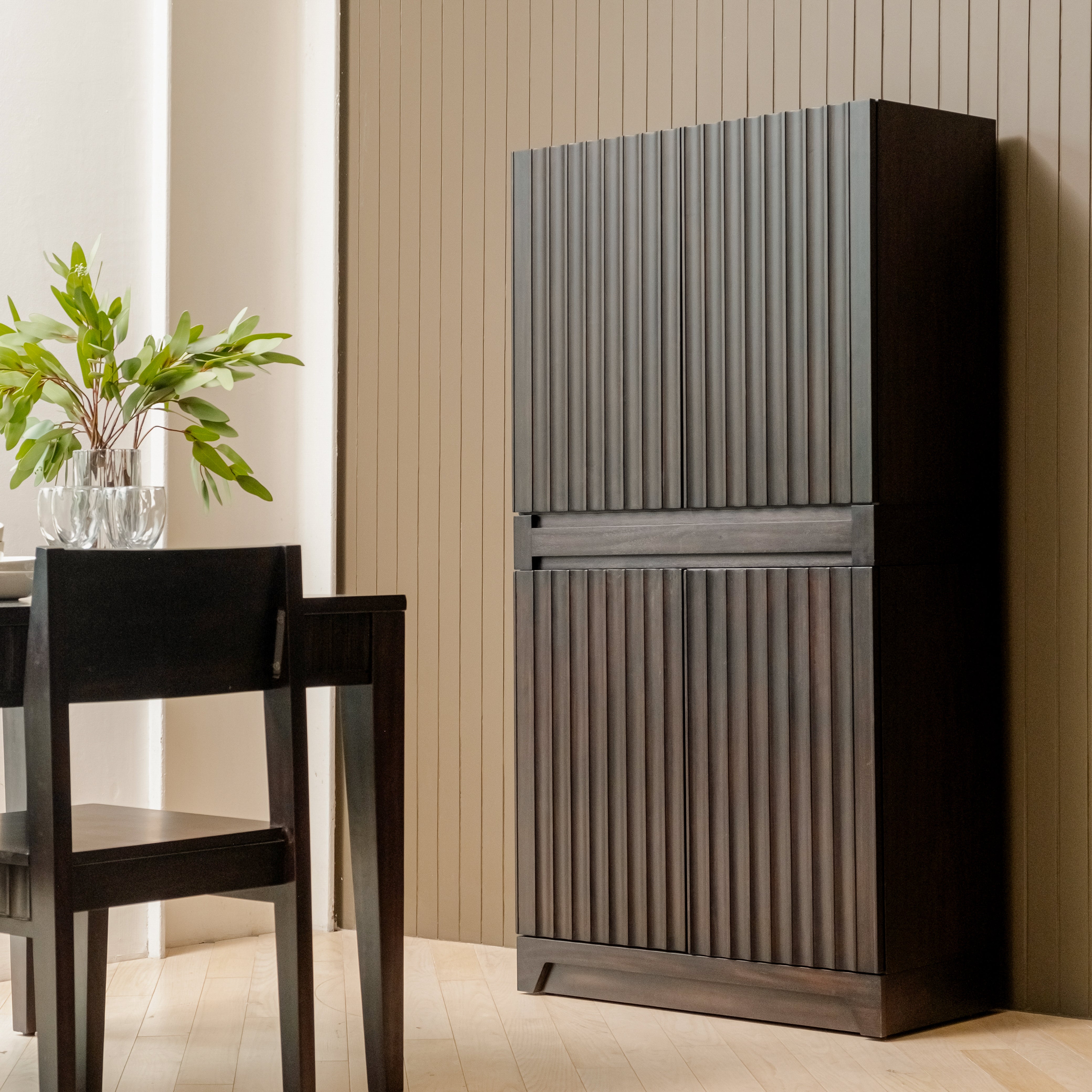 Mira - 31.5" Scalloped Modular Cabinet, Black