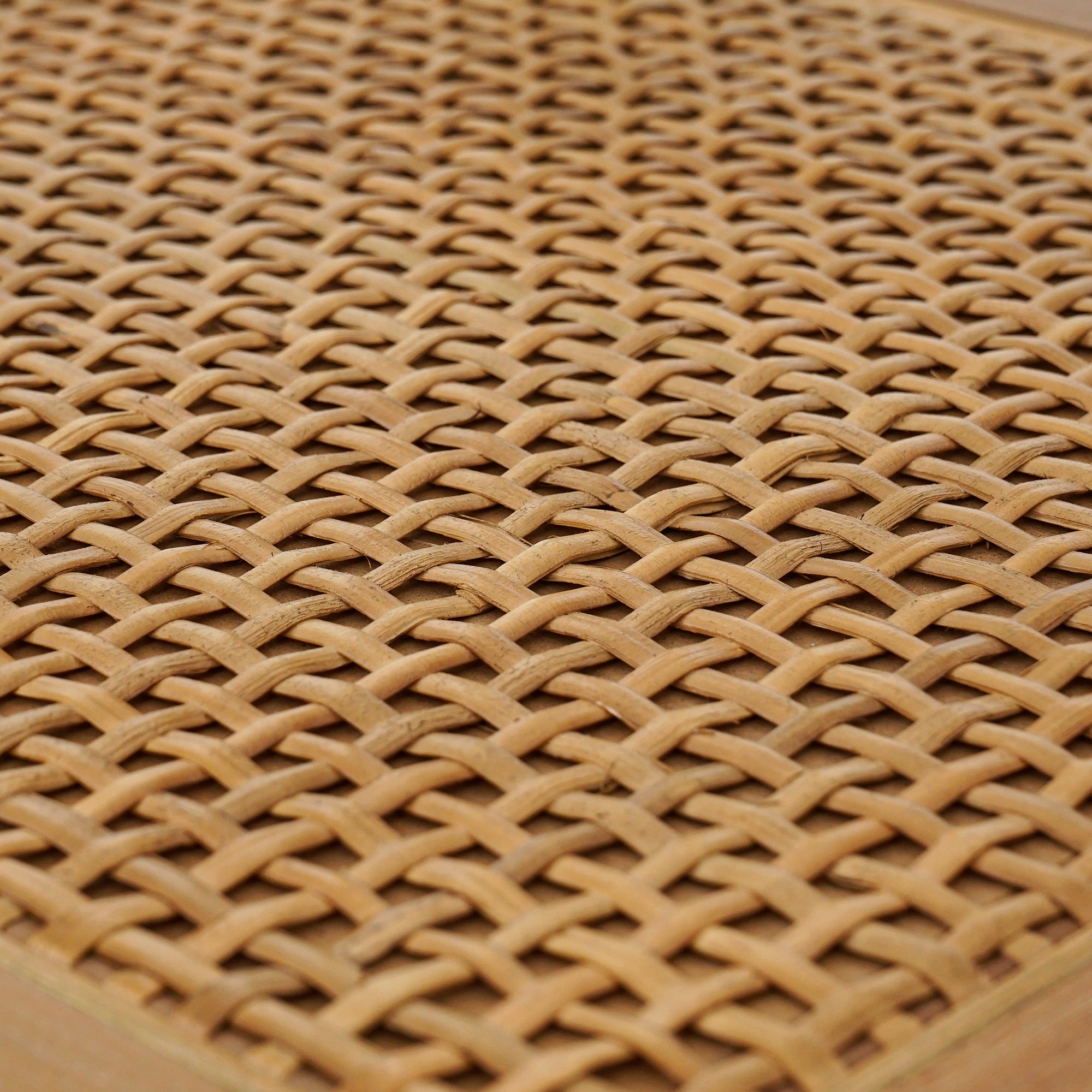 LIORA_FT-STB01-01-02-01_image_detail-seat.jpg