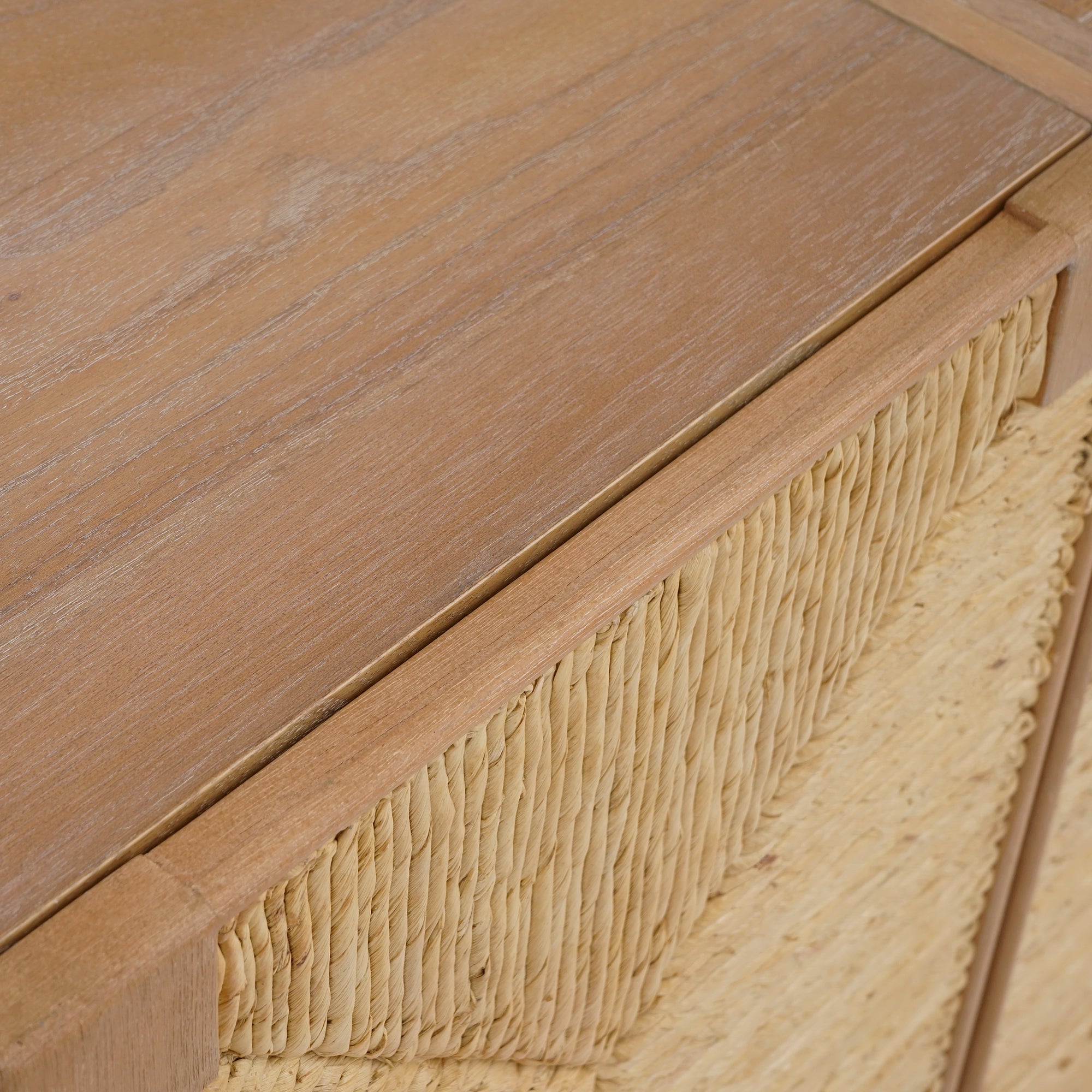 Wooden surface with woven edge detail