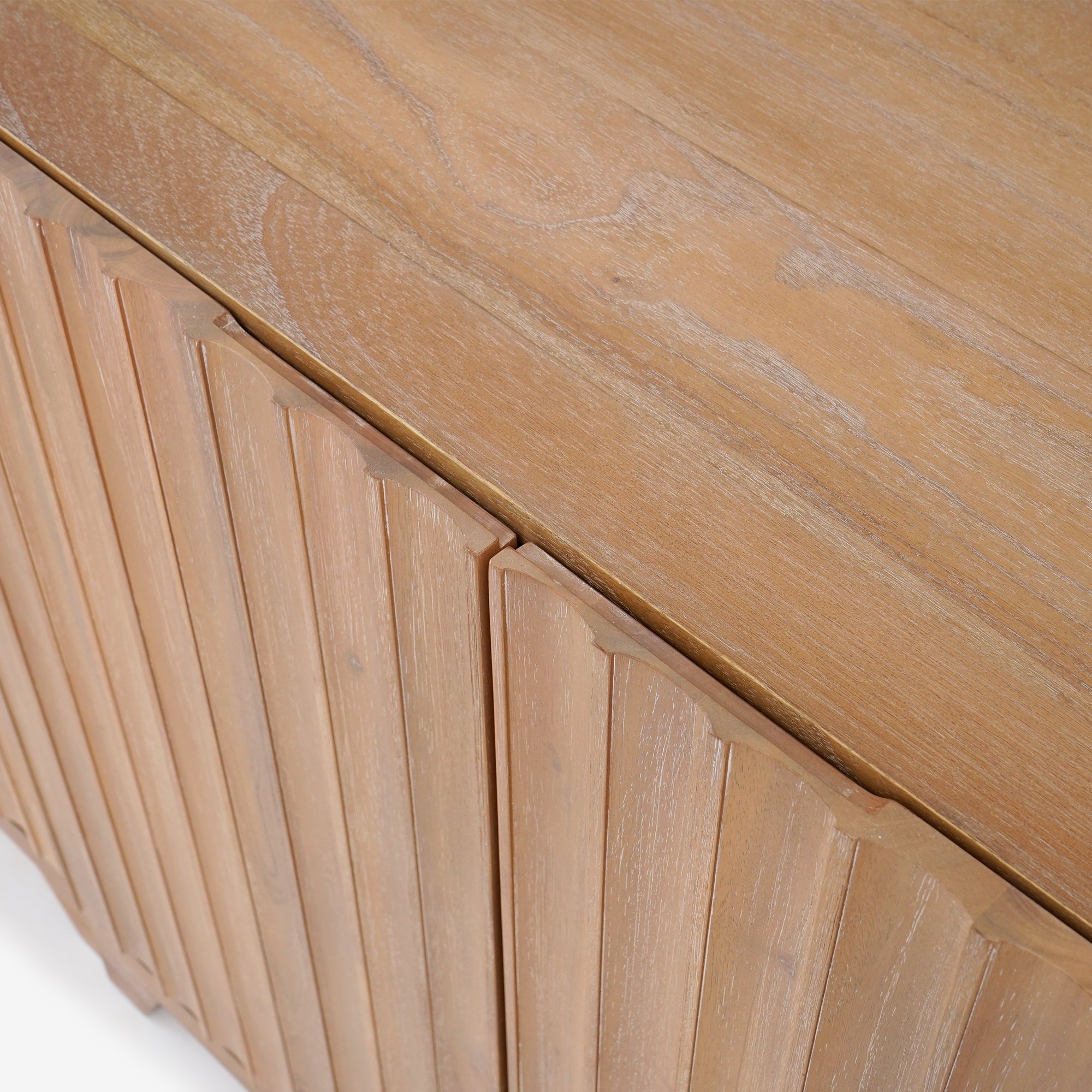 Detail Handle Natural Mira 31.5 Scalloped Modular Cabinet